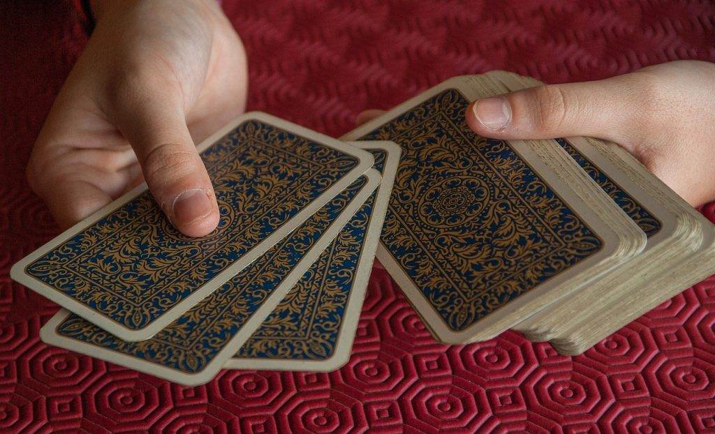 le tarot revele vos finances apprenez a interpreter les cartes pour maitriser votre rentree dargent